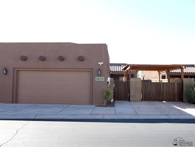 Foto del edificio - 8218 E paraiso Pkwy