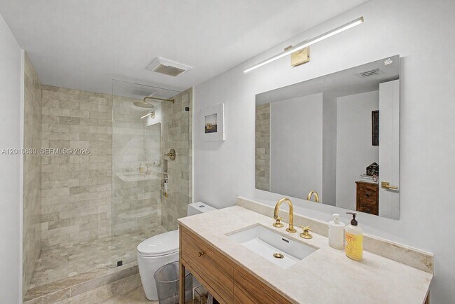 Foto del edificio - 2575 S Bayshore Dr