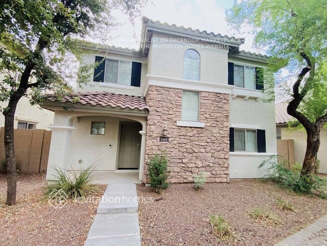 Building Photo - 2467 E Vermont Dr