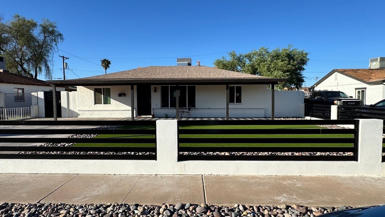 Primary Photo - ? Renovated 4 Bedroom, 2 Bathroom Home in ...