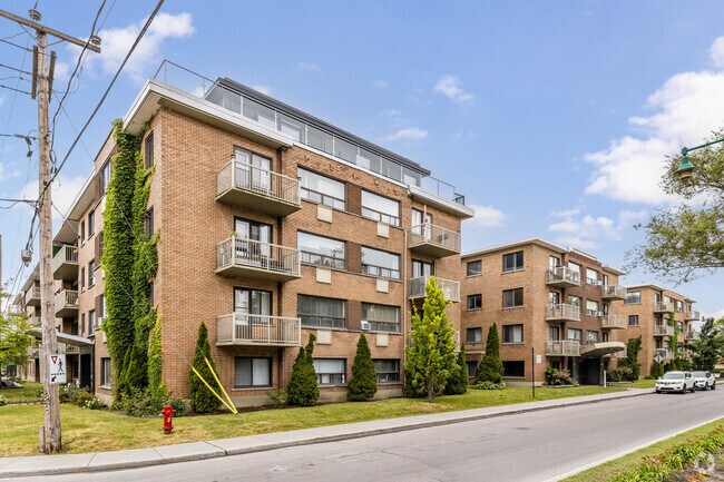 Building Photo - 575 Av Glengarry