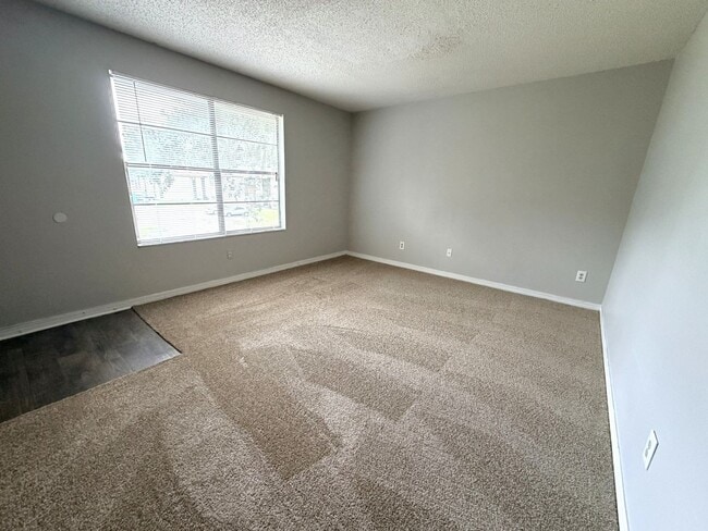 Building Photo - 460 Bentwood Ln