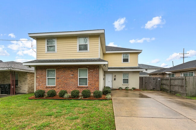 Building Photo - 6540 Fleur de Lis Dr
