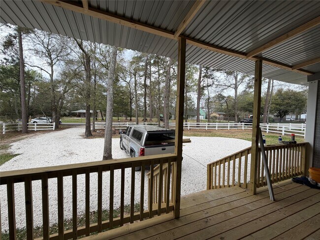 Foto del edificio - 15435 Esther Dr