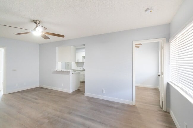 Building Photo - 811 Gardenia Ave