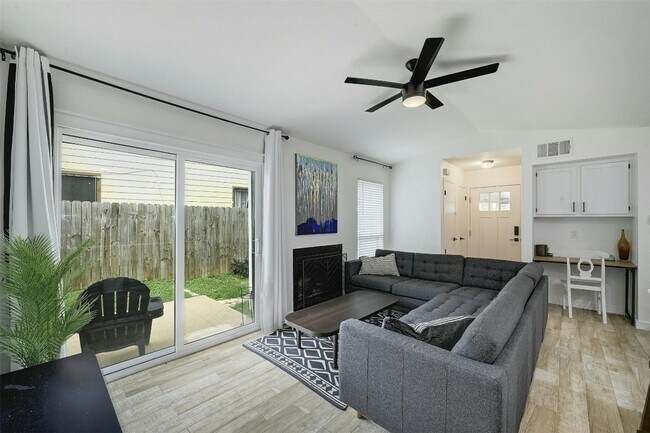 Foto del edificio - 3605 Leafield Dr