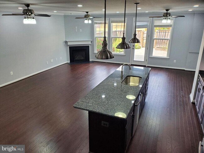 Foto del edificio - 23605 Rose Leigh Terrace