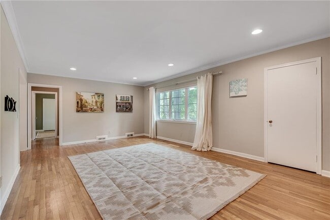 Building Photo - 1360 Briarwood Dr NE