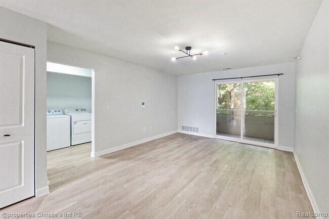 Building Photo - 4434 Trumbull