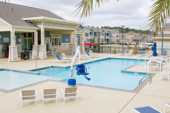Sparkling Swimming Pool at The Retreat at Juban in Denham Springs, LA - The Retreat at Juban