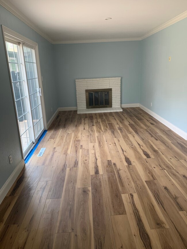 Photo - 1442 Bassett Dr House