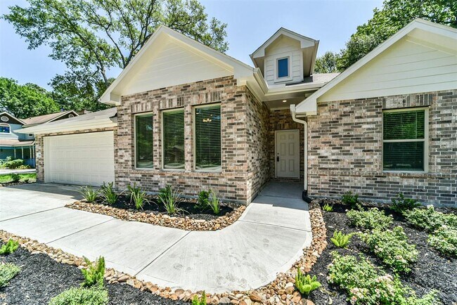 Building Photo - 25806 Maplewood Dr