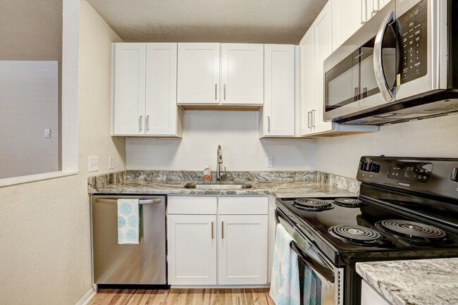 Building Photo - Renovated Beachfront Apartment