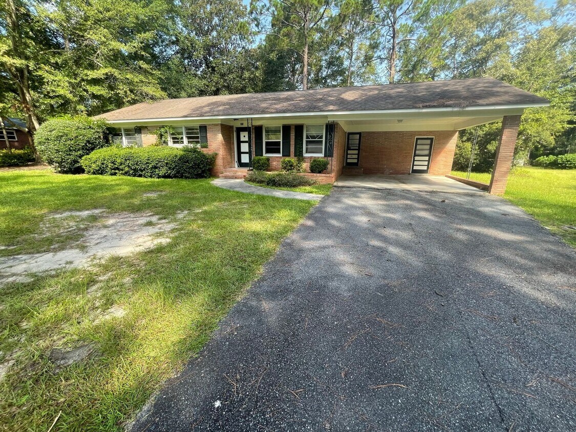 Foto principal - 223 S Edgewood Dr