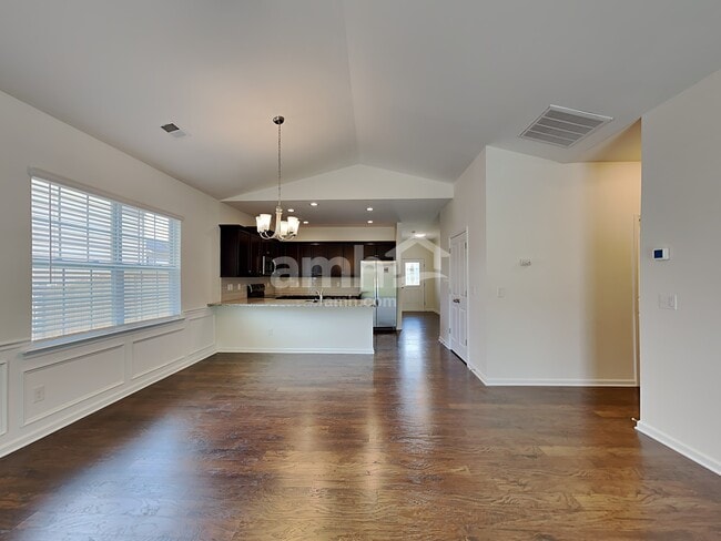 Foto del edificio - 553 Friar Park Ln