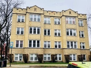 Building Photo - 3408 W Berteau Ave