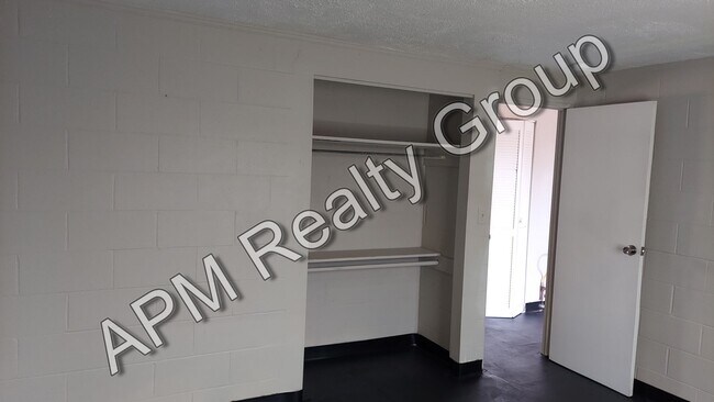 Foto del edificio - Two bedroom apartment off Harden Street - First Month 50% off