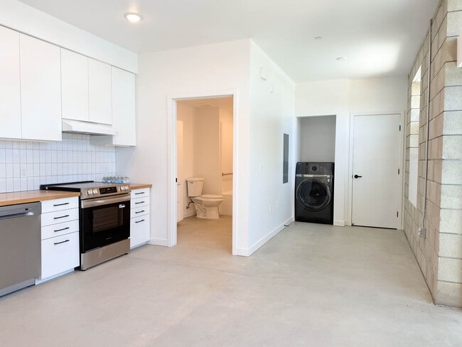 Interior Photo - 1520 Tyler House