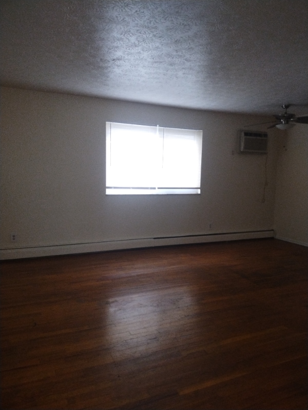 Building Photo - 2044 Mills Ave