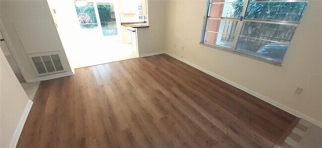 Foto del edificio - 1429 Lake Highland Dr