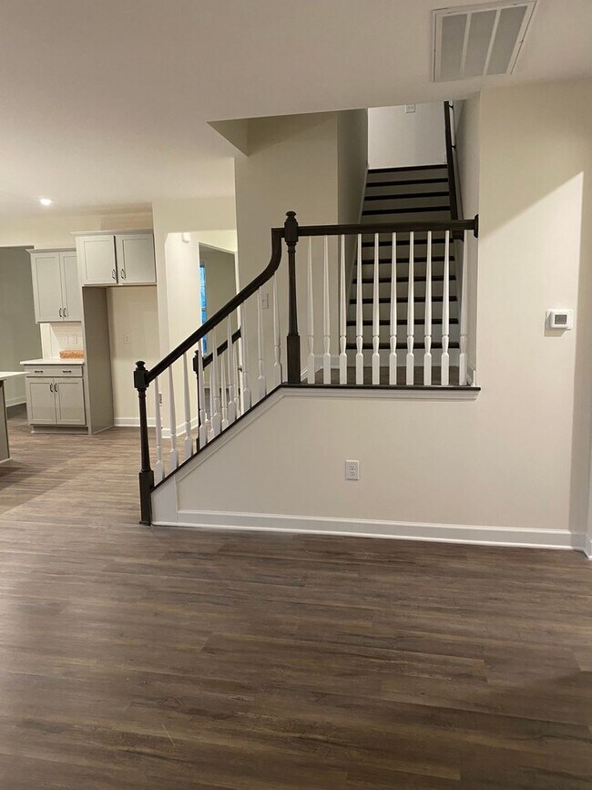 Foto del edificio - Spacious 4BR House in Clayton