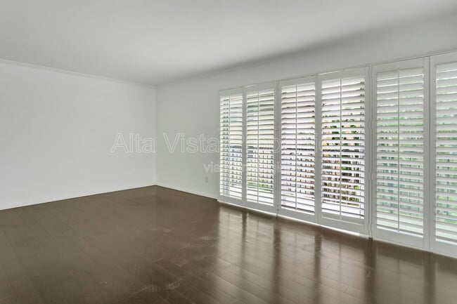 Building Photo - 5357 La Jolla Blvd