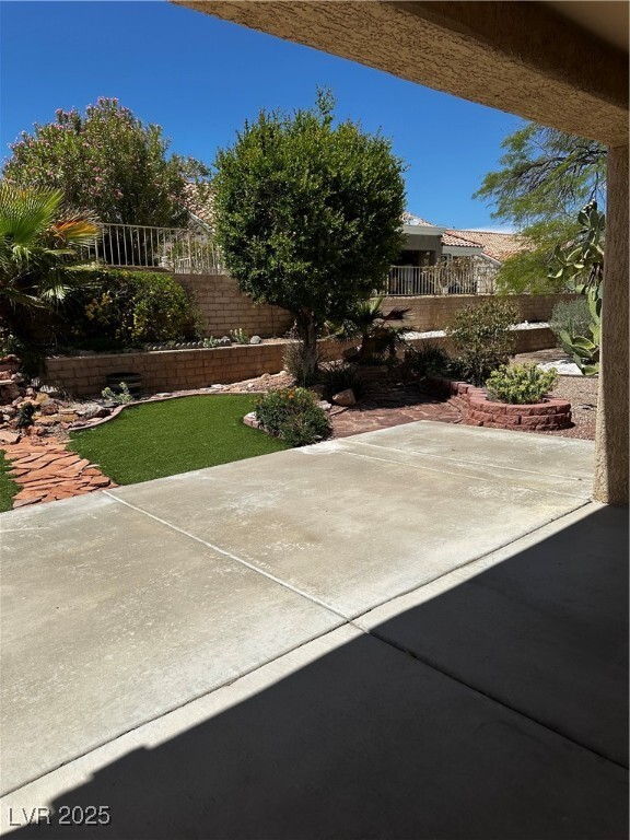 Building Photo - 2521 Highvale Dr
