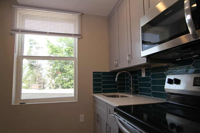 Building Photo - 3945 Baring St