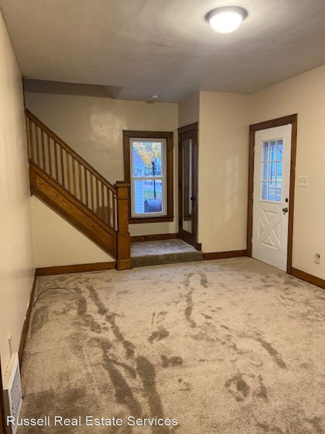 Building Photo - 4 br, 1 bath House - Bellows St. 1344