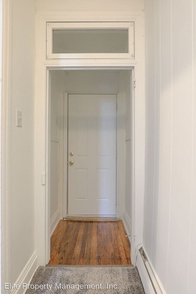 Building Photo - 4 br, 1 bath House - 588 W Princess Street