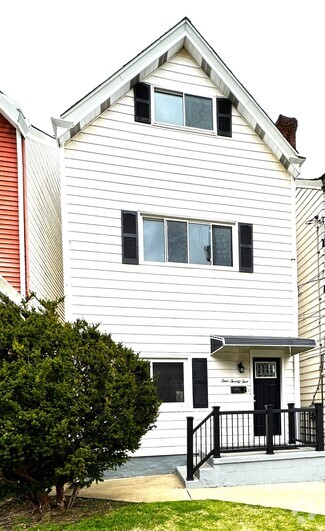 Building Photo - 425 S Evaline St