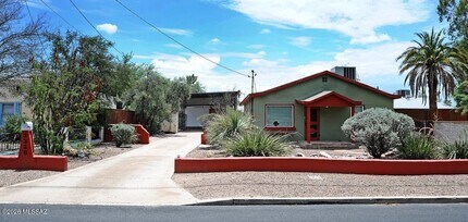 Building Photo - 3326 E Elida St