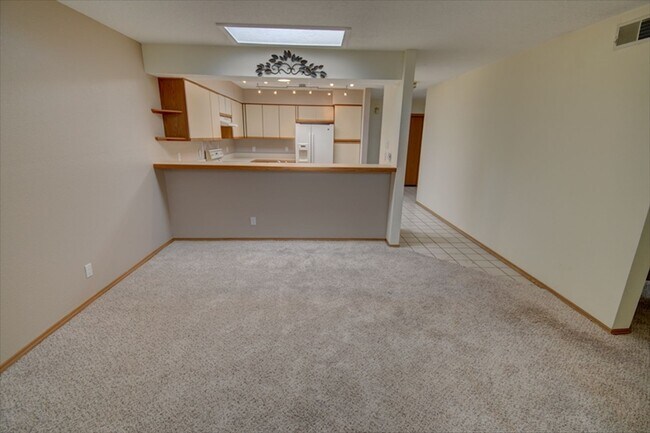 Building Photo - 7524 Northridge Ave NE