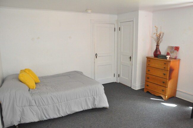 Equipo de cocina - 212 Linden Ave