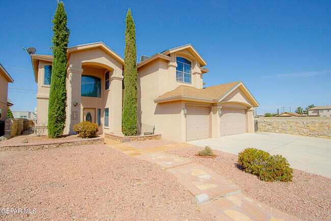 Building Photo - 695 Paseo del Mar Dr