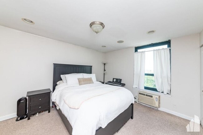 Building Photo - 2 bedroom in Chicago IL 60613