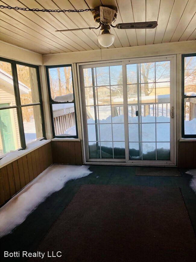 Foto del edificio - 3 br, 1 bath House - 530 MERRILL Avenue