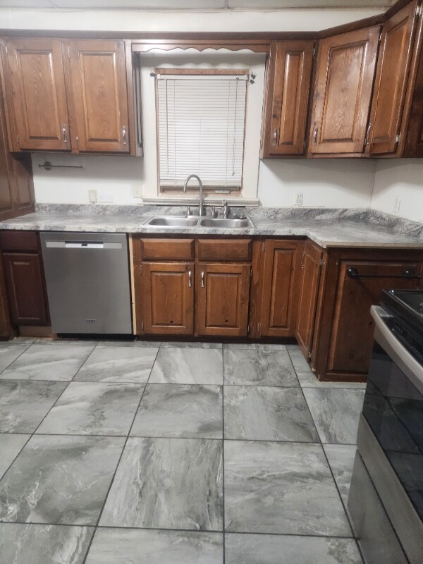 581 Curry St, Lebanon, MO 65536 House Rental in Lebanon, MO