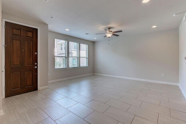 Foto del edificio - 13800 Lyndhurst St