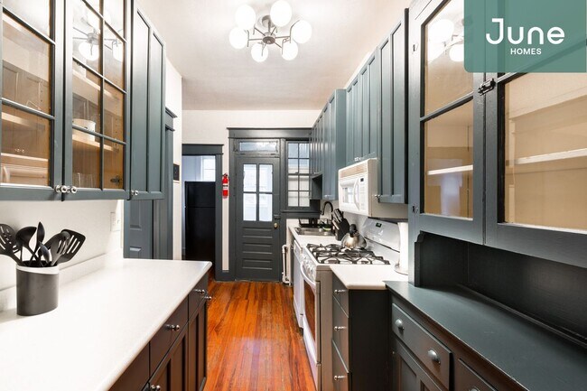 Foto del edificio - Queen room in 5-bed/2.0-bath Home