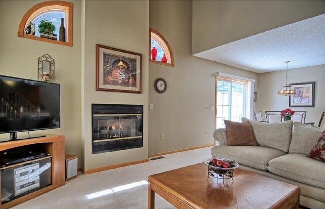 Foto del edificio - 15349 Greenhaven Ln