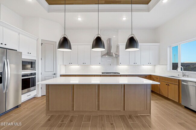 Building Photo - 832 Eltham Dr