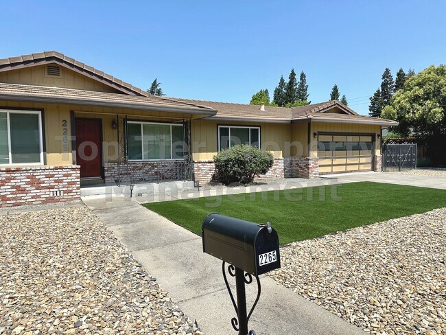 Foto del edificio - Very nice 3 Bed, 2 Bath, 1,919 Sqft Walnut...