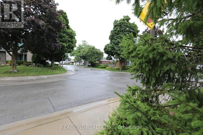 Building Photo - 56 Skylark Dr