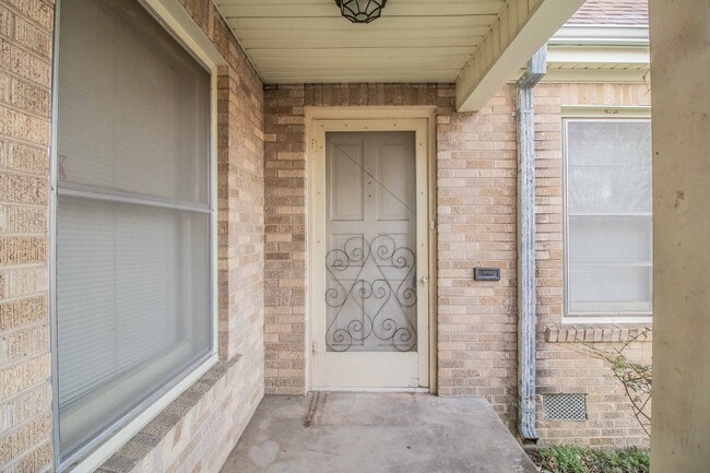Building Photo - Arlington Heights 2 Bedroom Duplex