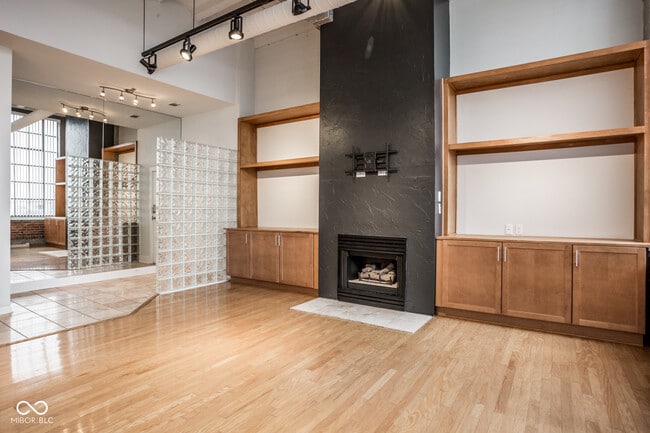 Building Photo - 611 N Park Ave
