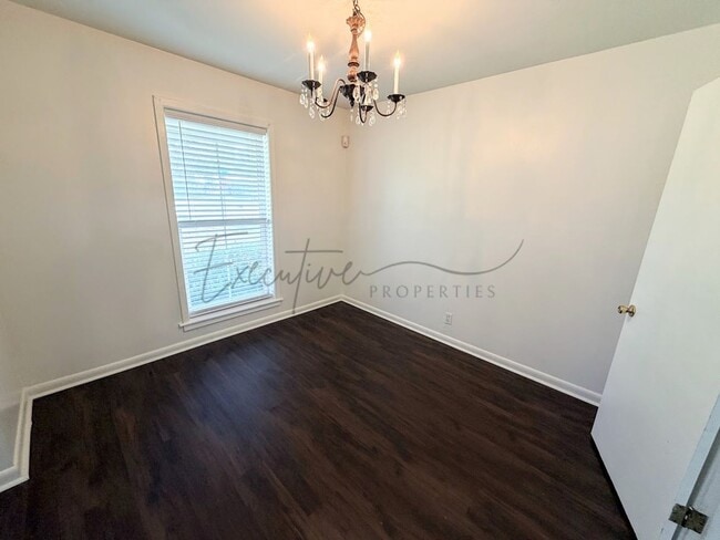 Building Photo - Great 3-Bedroom Family Home with Garage & Fenced Backyard