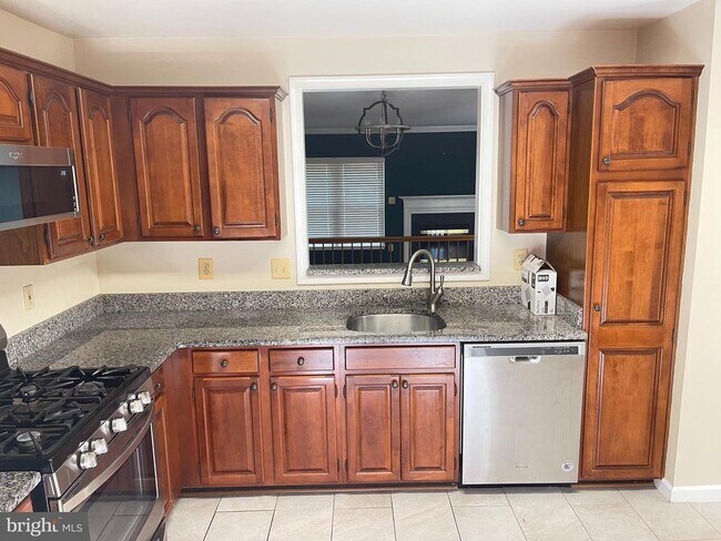 Building Photo - 7700 Hickory Glen Way