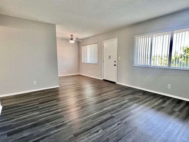 Foto del edificio - 6289 Lear Dr