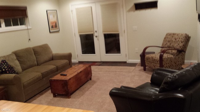Building Photo - 3 br, 2 bath Duplex - 122 Sunrise Road, It...